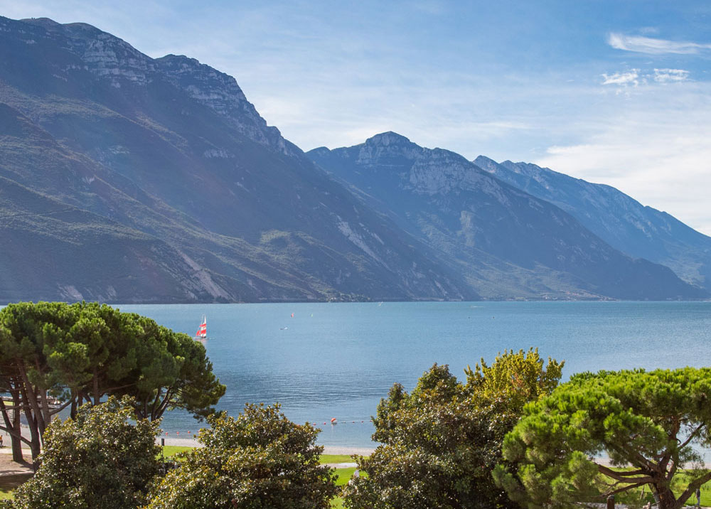 Hotel Bellariva 4-Sterne Riva del Garda – Direkt am See & Adults-Friendly Gastfreundschaft | Vorteile einer Direktbuchung