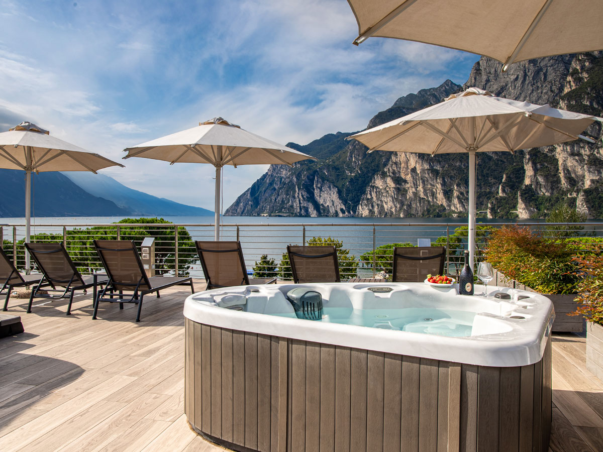Entspannung mit Seeblick | Terrace Pool View