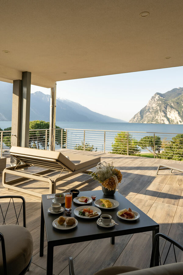 Hotel Bellariva 4 stars Riva del Garda – Lakefront View & Adults-Friendly Hospitality Bellariva srl | King Suite with lake view and large terrace