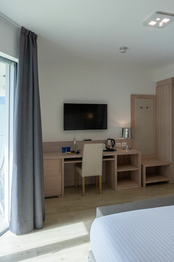 Hotel Bellariva 4 stars Riva del Garda – Lakefront View & Adults-Friendly Hospitality Bellariva srl | Superior Room with balcony and partial lake view