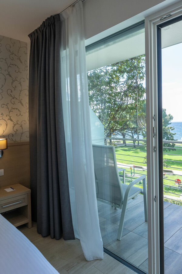 Hotel Bellariva 4 stars Riva del Garda – Lakefront View & Adults-Friendly Hospitality Bellariva srl | Deluxe Room with Balcony and Lake View