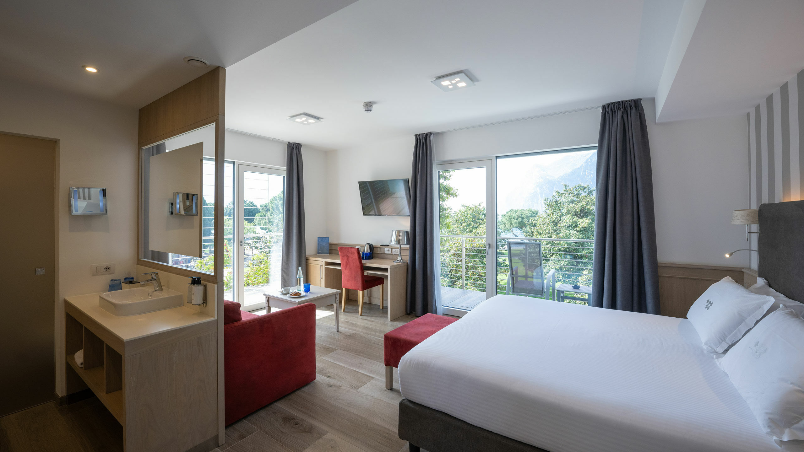 Hotel Bellariva 4 stars Riva del Garda – Lakefront View & Adults-Friendly Hospitality Bellariva srl | Deluxe Triple Room with lake view and double balcony