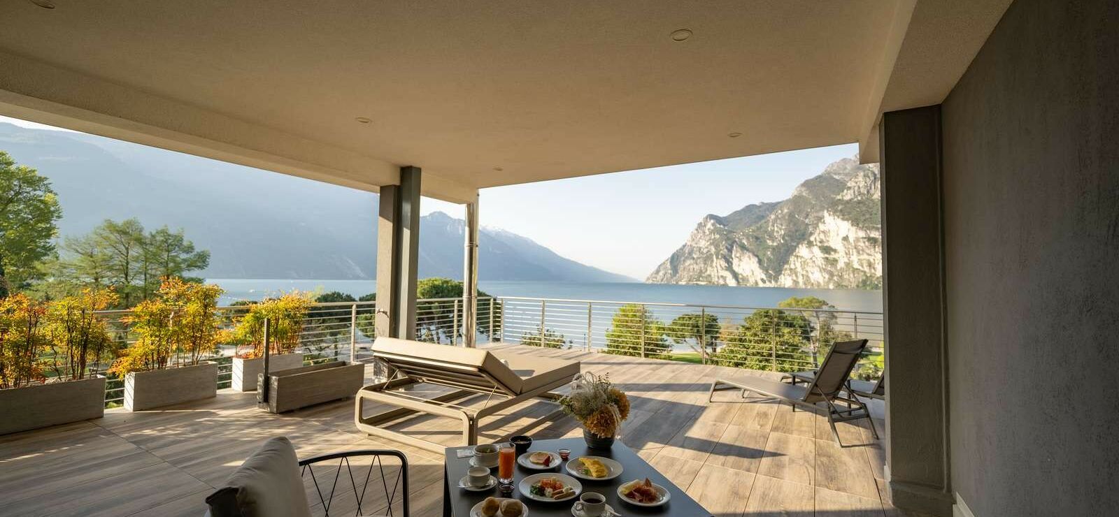King Suite with lake view and large terrace