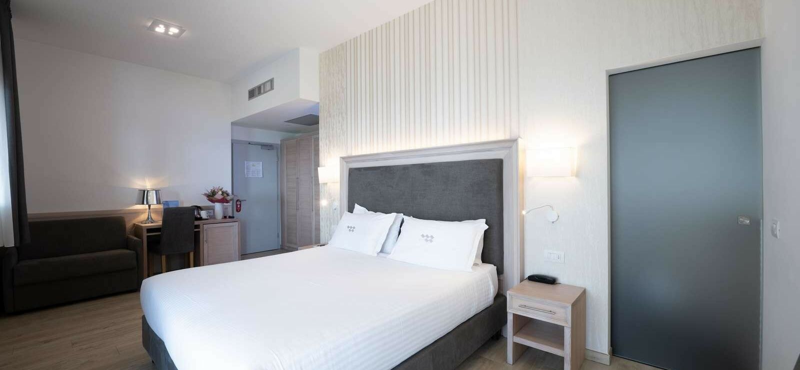 King Suite with lake view and large terrace