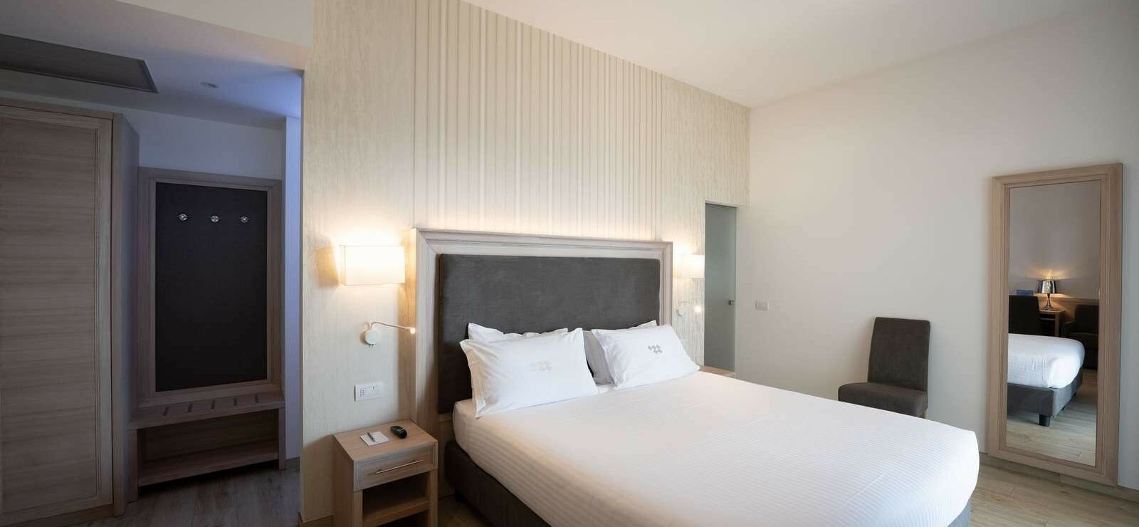 King Suite with lake view and large terrace