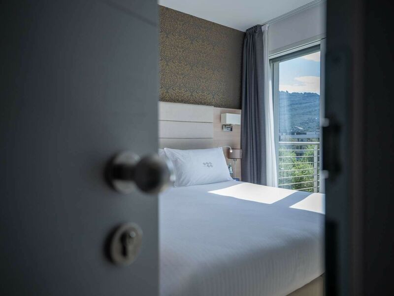 Standard Room with Balcony and Lateral Lake View