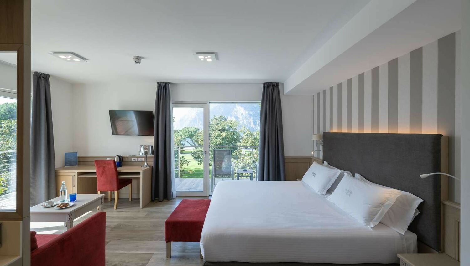 Deluxe Triple Room with lake view and double balcony - Perfetta per ospitare le famiglie
