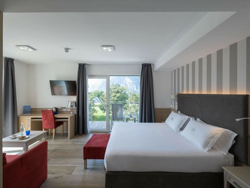 Deluxe Triple Room with lake view and double balcony