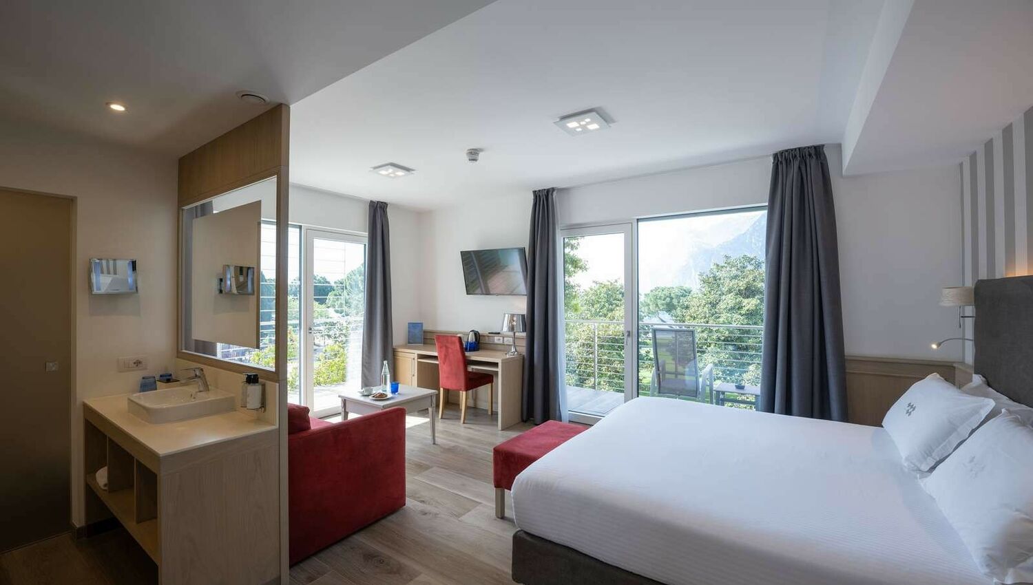 Deluxe Triple Room with lake view and double balcony - Perfetta per ospitare le famiglie