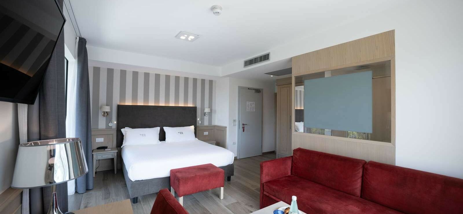 Deluxe Triple Room with lake view and double balcony