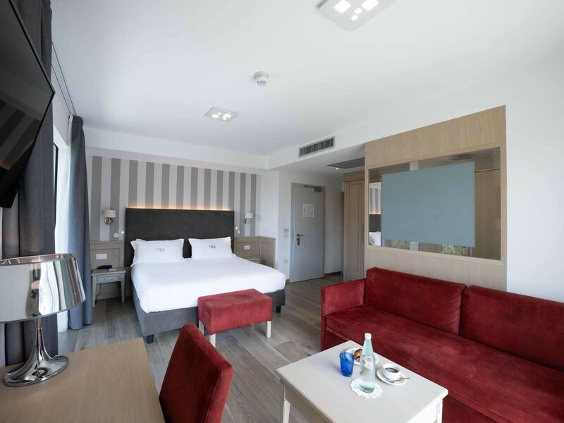 Deluxe Triple Room with lake view and double balcony