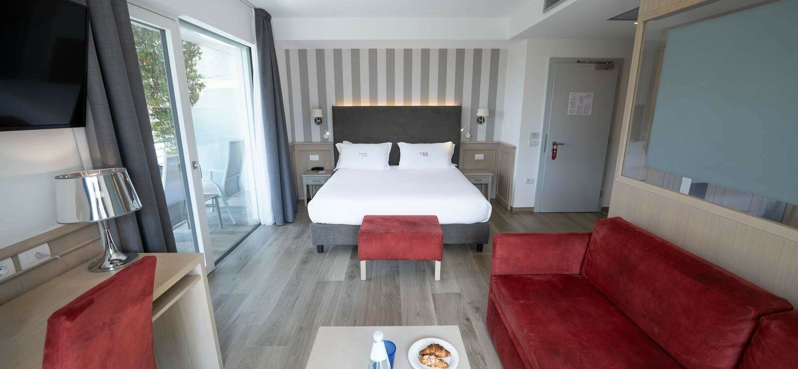 Deluxe Triple Room with lake view and double balcony