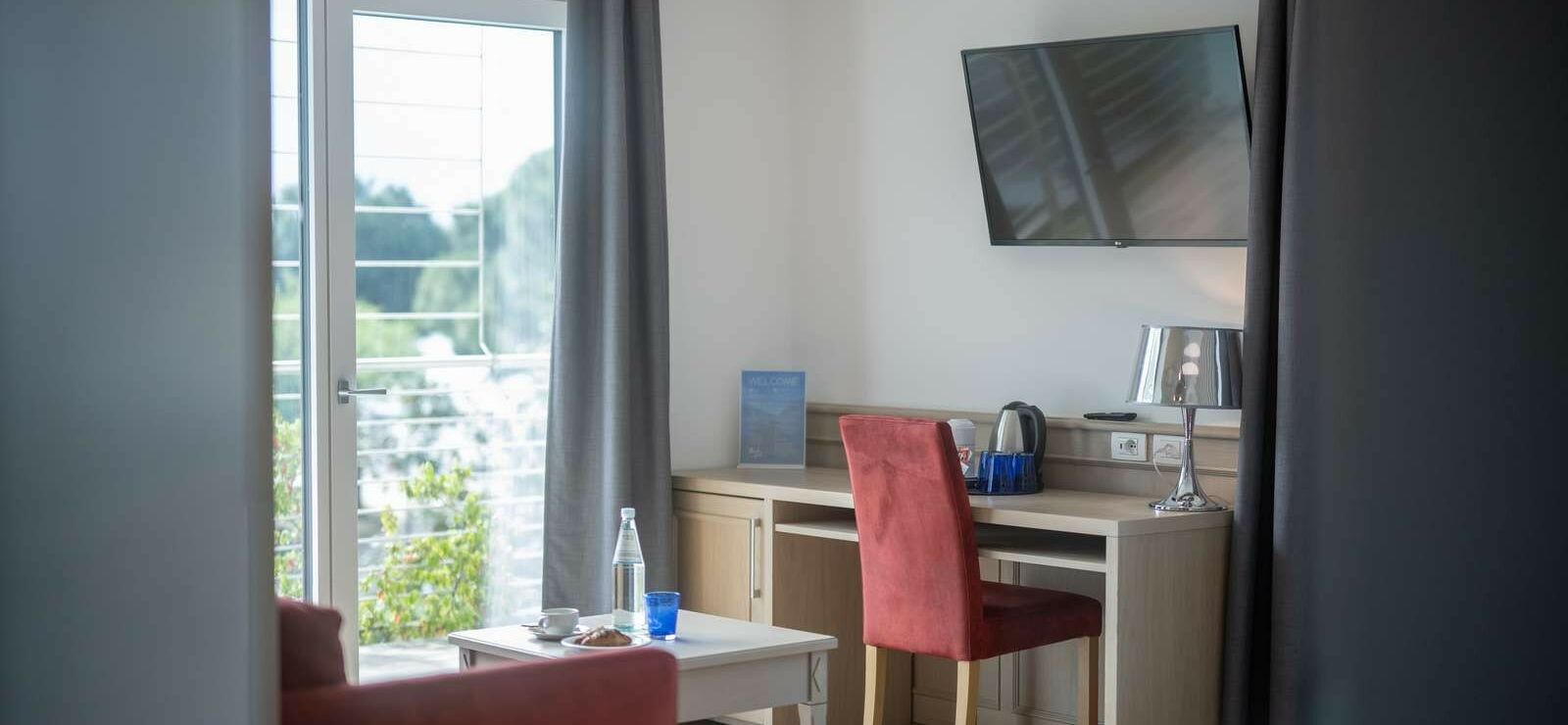 Deluxe Triple Room with lake view and double balcony