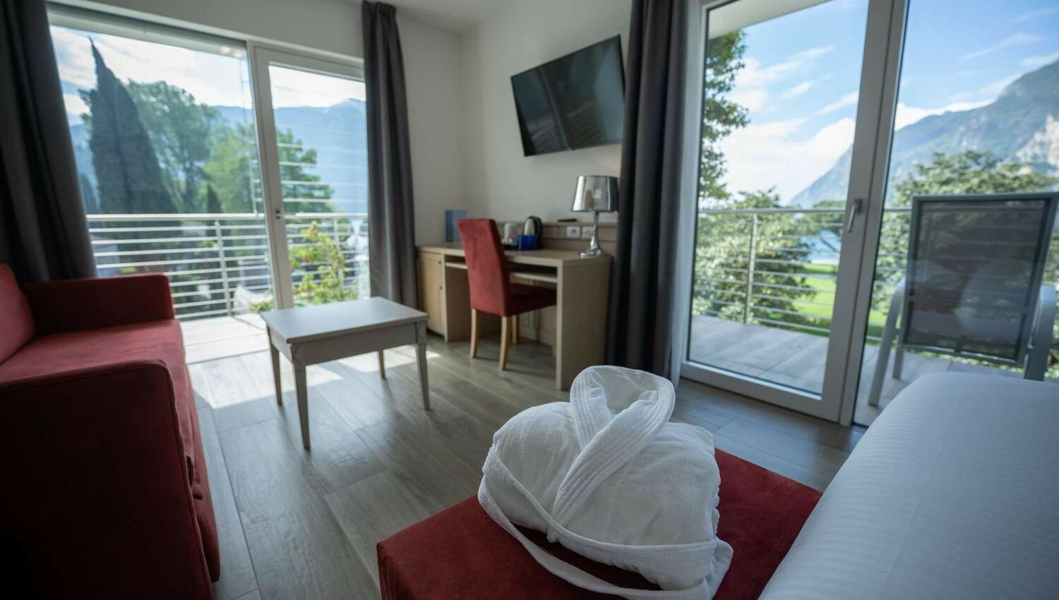 Deluxe Triple Room with lake view and double balcony - Perfetta per ospitare le famiglie