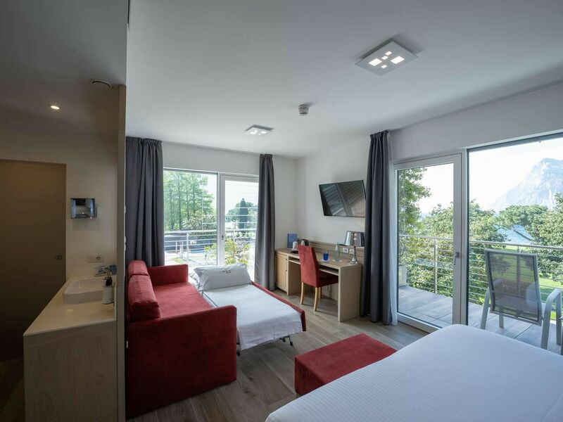 Deluxe Triple Room with lake view and double balcony