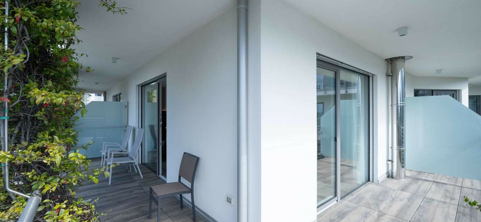 Deluxe Triple Room with lake view and double balcony