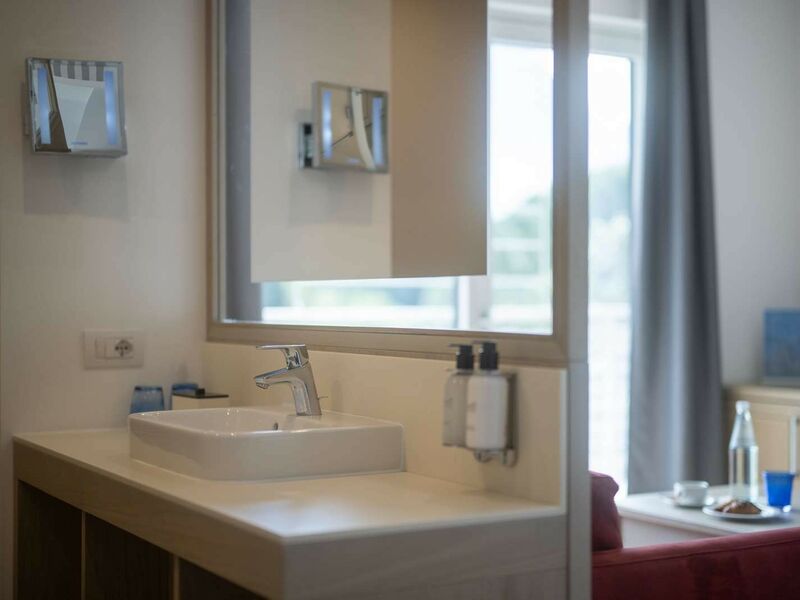 Deluxe Triple Room with lake view and double balcony