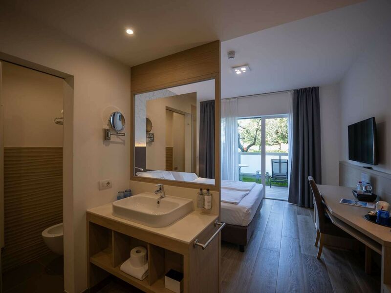 Superior Ground Floor with terrace overlooking the beach