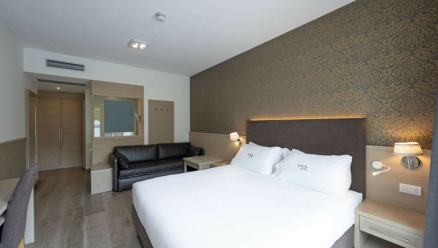 Superior Ground Floor with terrace overlooking the beach - Superior Ground Floor with terrace overlooking the beach