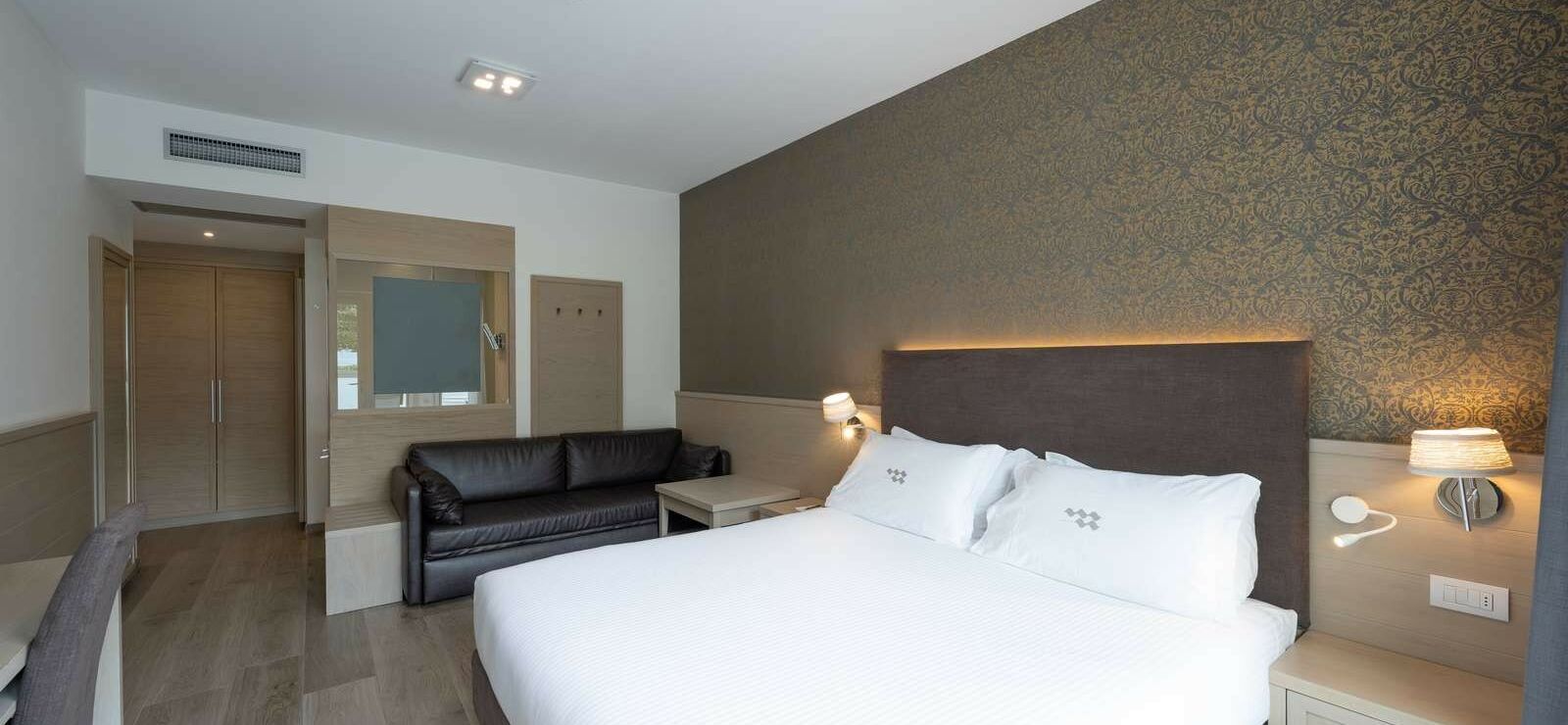 Superior Ground Floor with terrace overlooking the beach