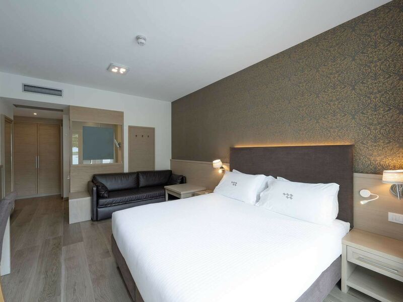 Superior Ground Floor with terrace overlooking the beach
