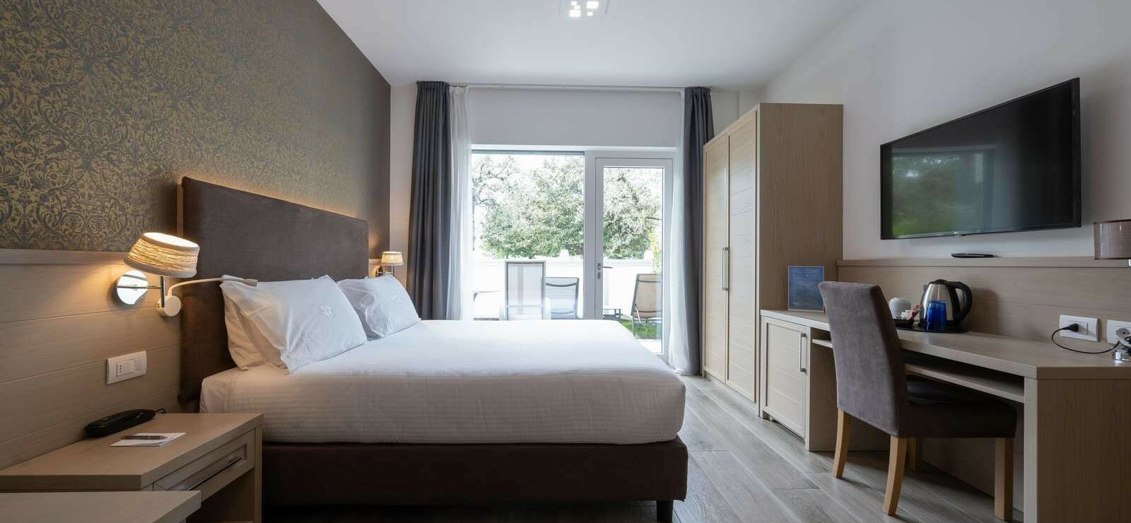 Superior Ground Floor with terrace overlooking the beach