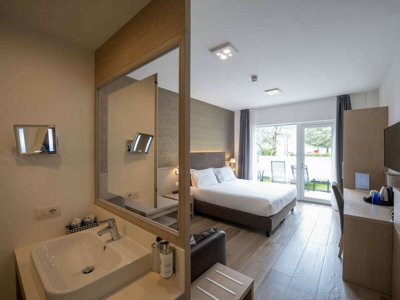 Superior Ground Floor with terrace overlooking the beach
