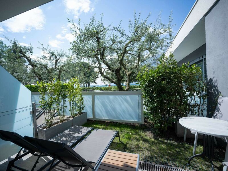 Superior Ground Floor with terrace overlooking the beach