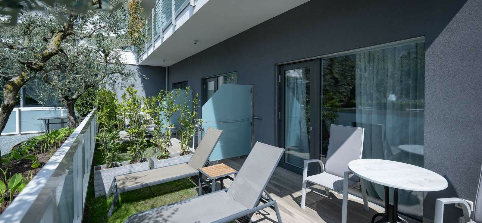 Superior Ground Floor with terrace overlooking the beach