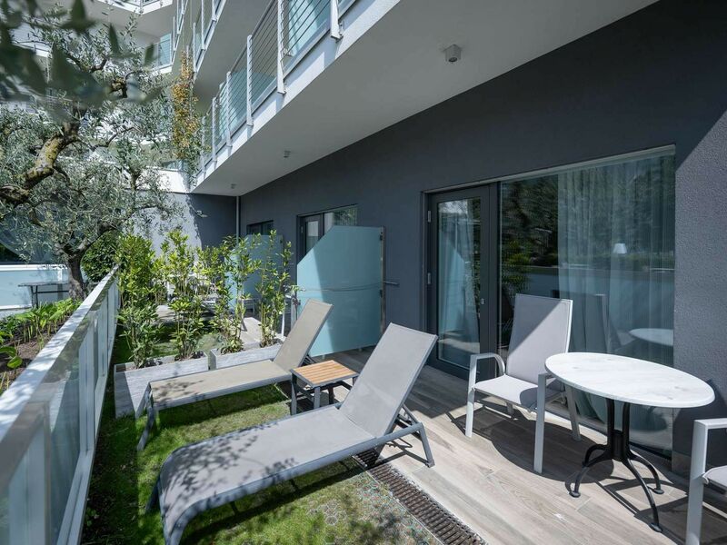 Superior Ground Floor with terrace overlooking the beach