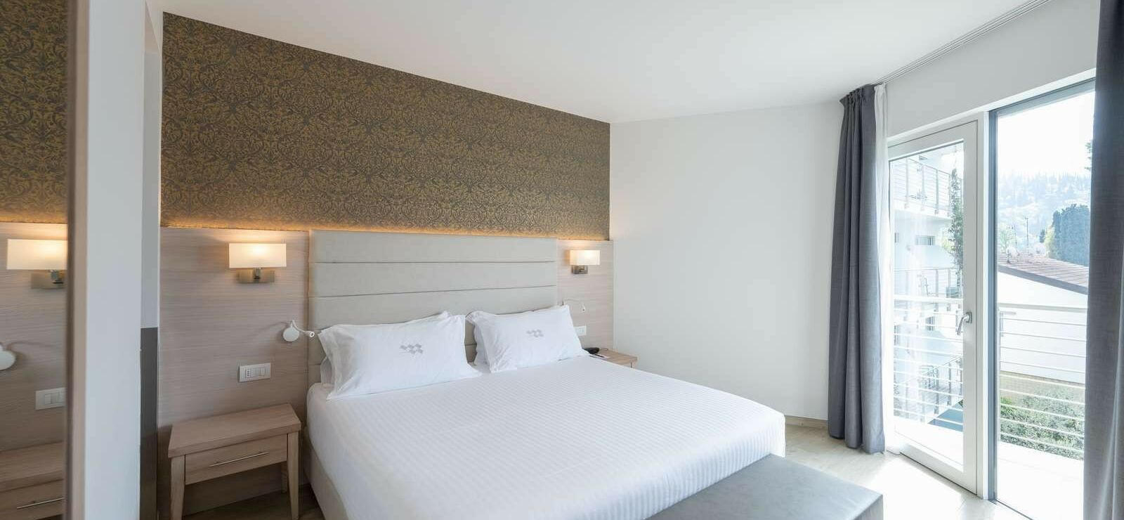 Superior Room with balcony and partial lake view