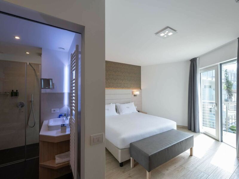 Superior Room with balcony and partial lake view