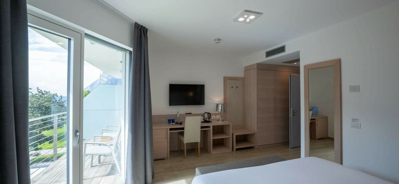 Superior Room with balcony and partial lake view