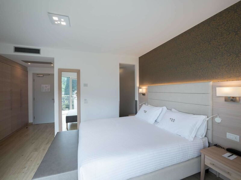 Superior Room with balcony and partial lake view