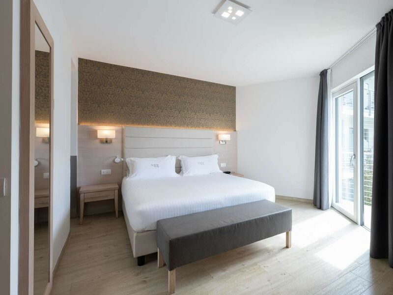 Superior Room with balcony and partial lake view