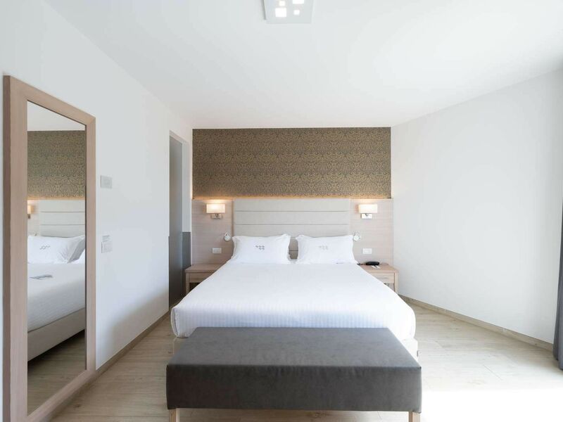 Superior Room with balcony and partial lake view