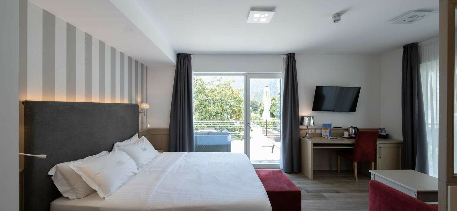 Junior Suite with lake view and terrace