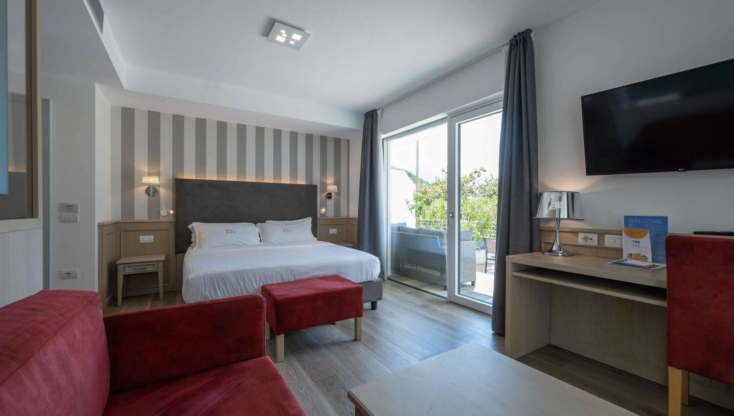 Junior Suite with lake view and terrace - Junior Suite with lake view and terrace