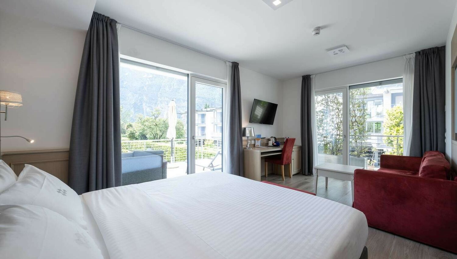Junior Suite with lake view and terrace - Junior Suite with lake view and terrace