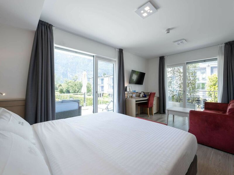 Junior Suite with lake view and terrace - Junior Suite with lake view and terrace