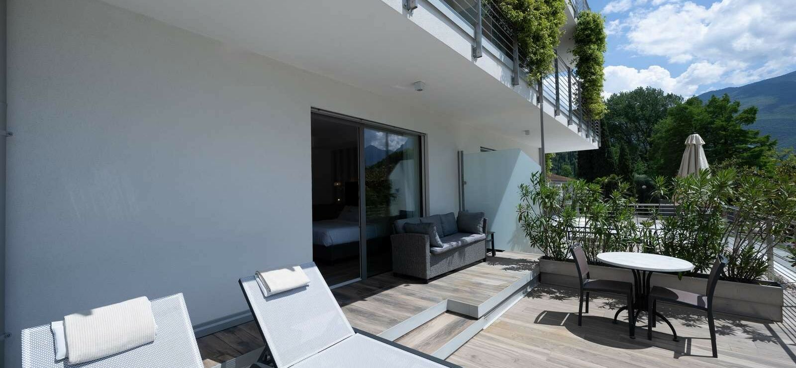 Junior Suite with lake view and terrace