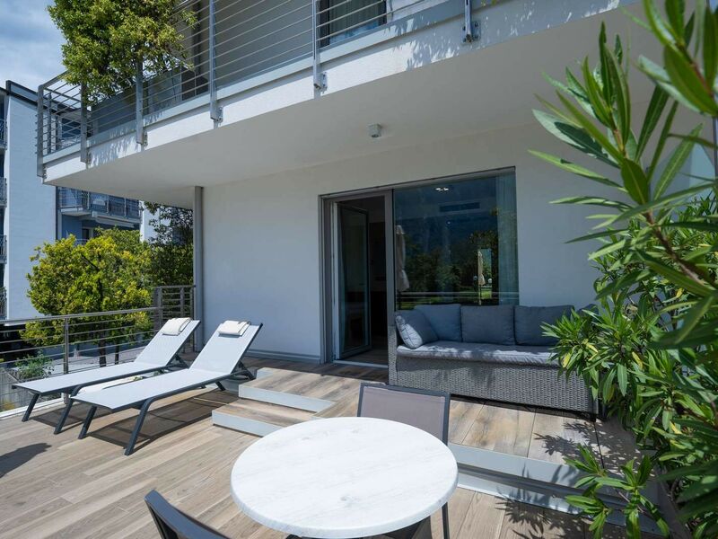 Junior Suite with lake view and terrace - Junior Suite with lake view and terrace