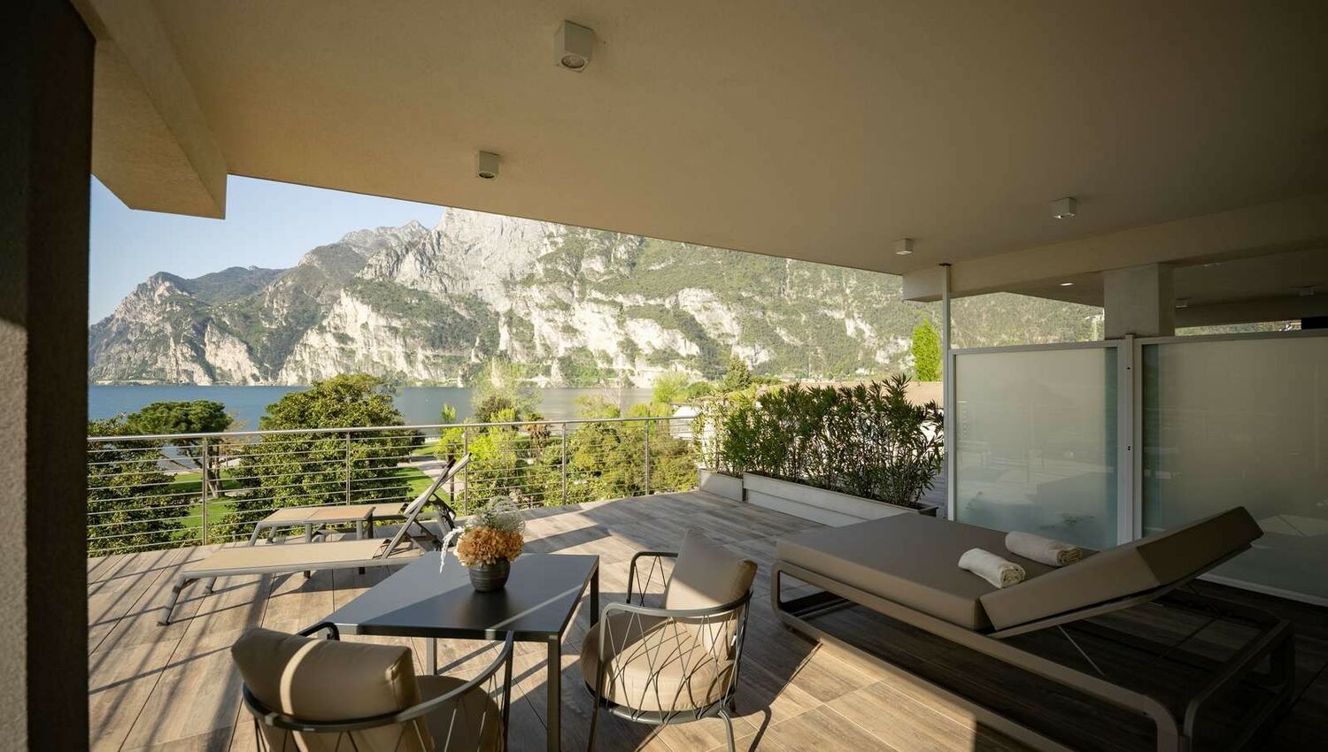 Executive Suite with lake view and terrace - Executive Suite with lake view and terrace