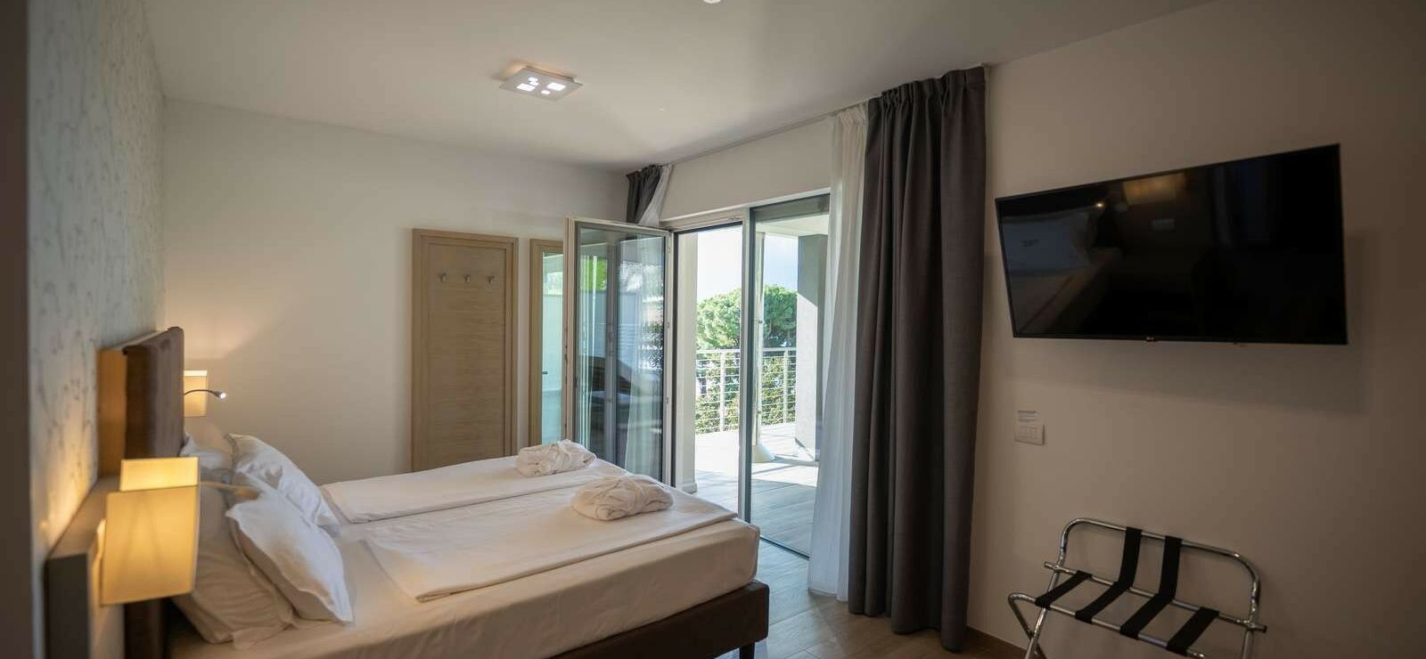 Executive Suite with lake view and terrace