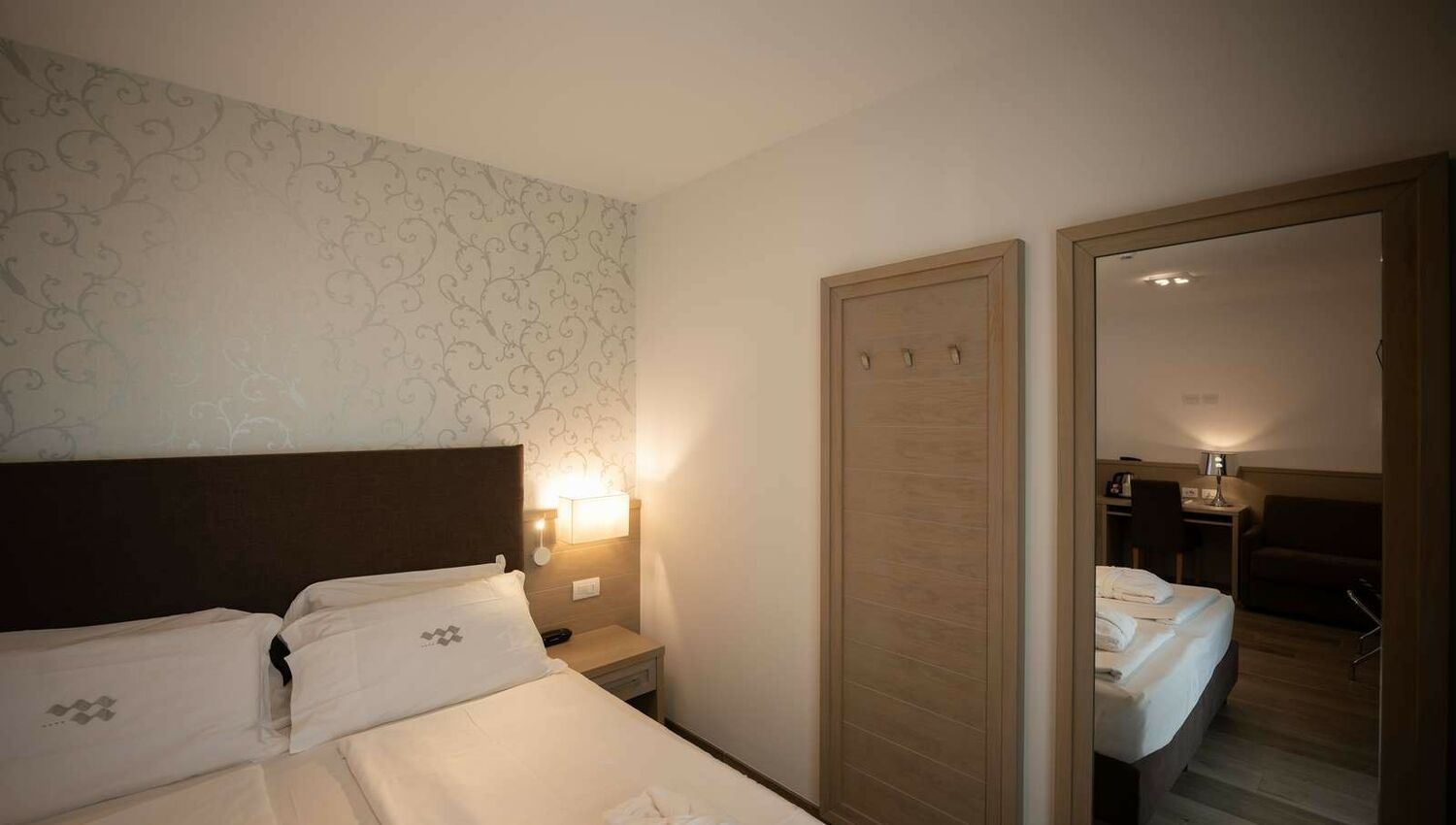 Executive Suite with lake view and terrace - Executive Suite with lake view and terrace