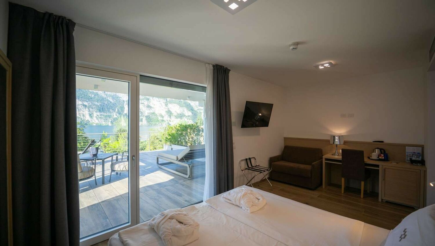 Executive Suite with lake view and terrace - Executive Suite with lake view and terrace
