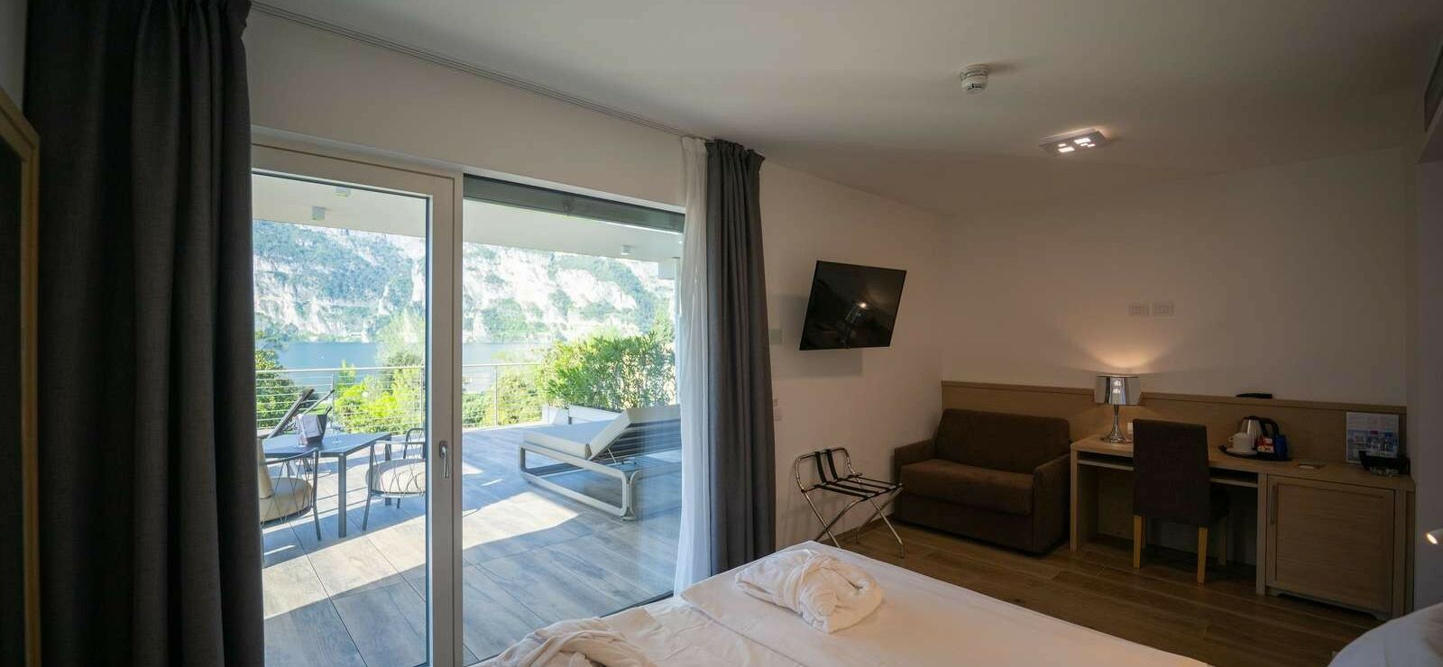 Executive Suite with lake view and terrace