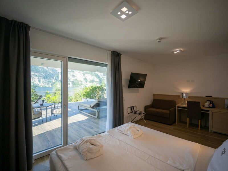 Executive Suite with lake view and terrace - Executive Suite with lake view and terrace