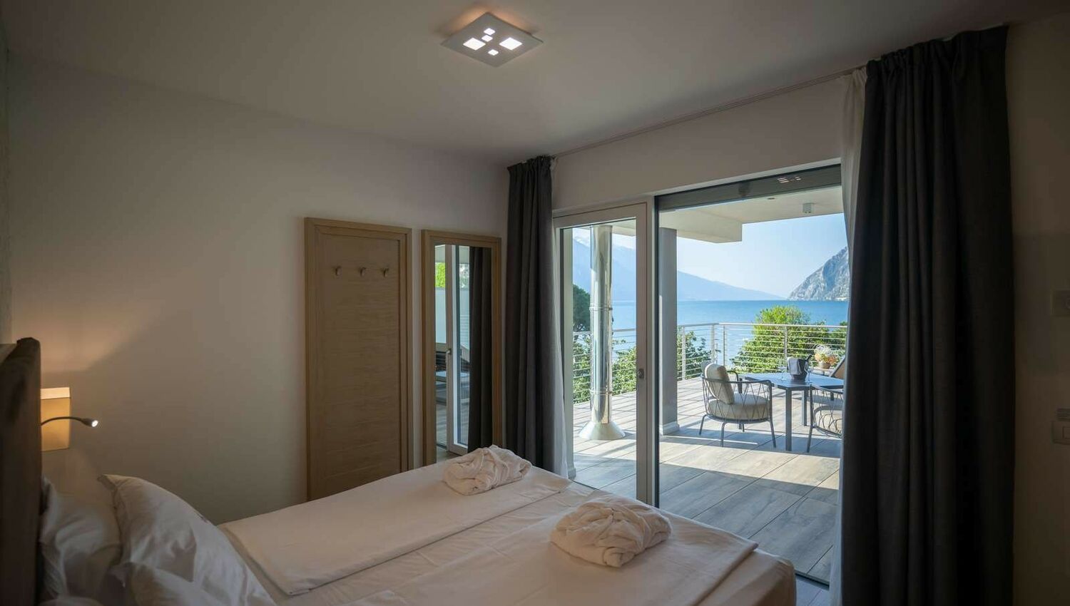 Executive Suite with lake view and terrace - Executive Suite with lake view and terrace