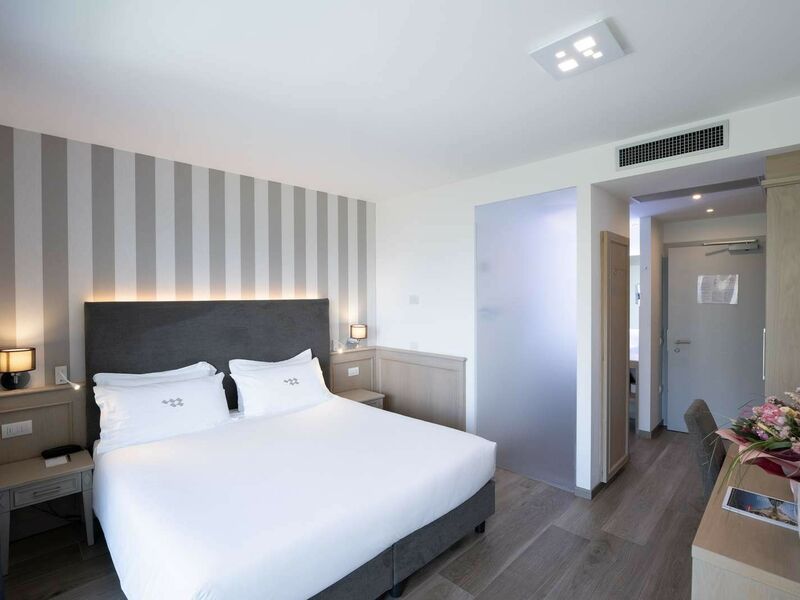 Deluxe Room with Balcony and Lake View